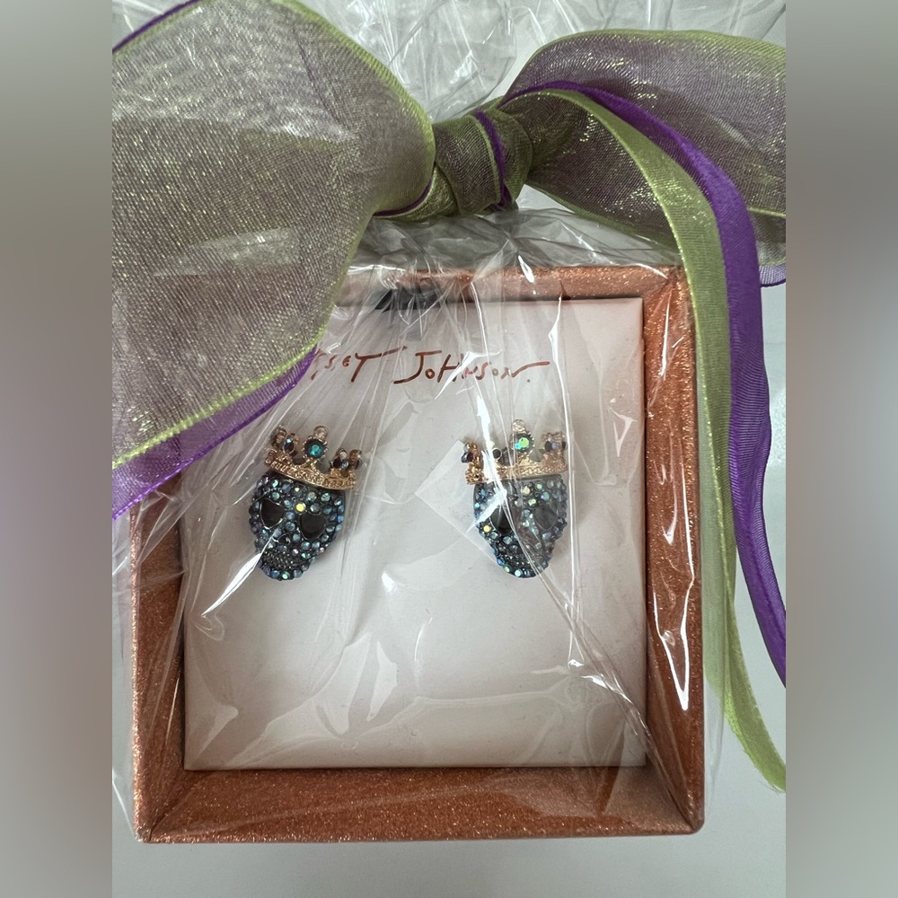 Betsey Johnson skull earrings
